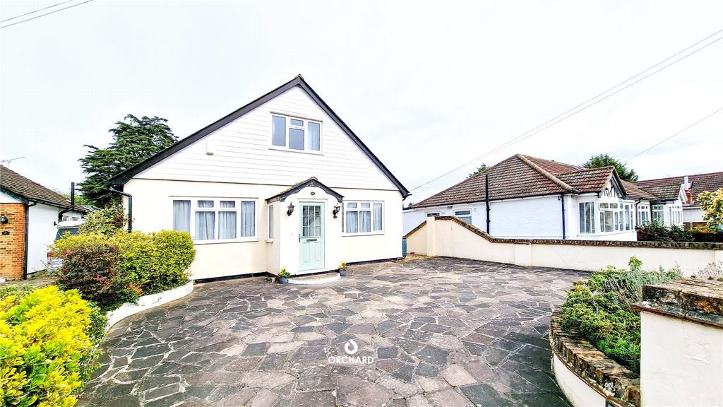 The Chase, Ickenham, Middlesex, UB10 4 bed detached house £875,000