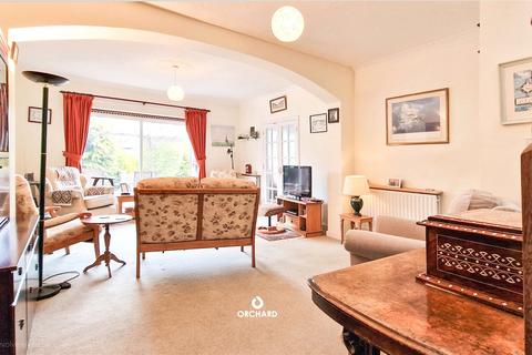 19 The Chase, Ickenham, Uxbridge, UB10 8SS