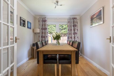 115 Braidpark Drive, Giffnock, Glasgow, G46 6LY