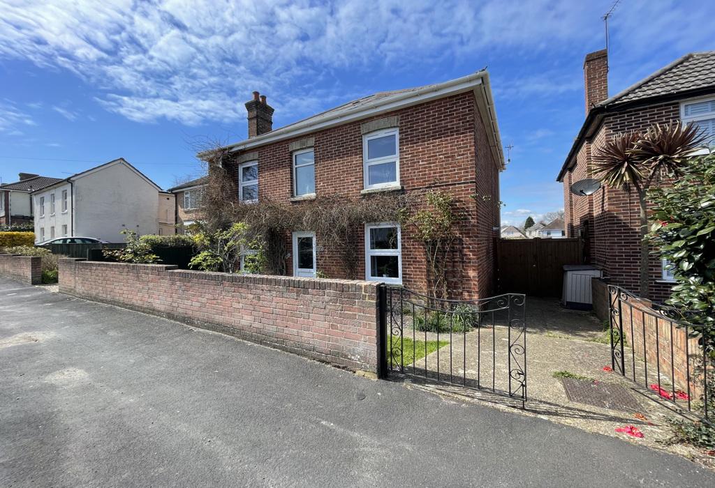 Kinson Road, Bournemouth, Dorset 4 bed detached house for sale £415,000