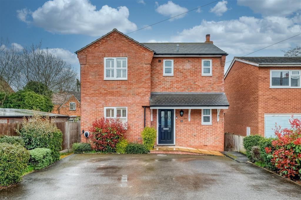Brook Road, Bromsgrove, B61 7DE 3 bed detached house for sale £300,000