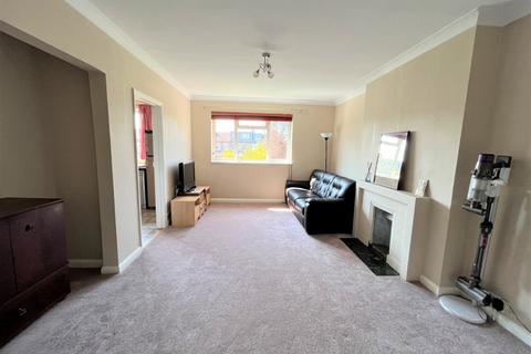 2 bedroom flat to rent, Cedars Road, Beckenham, Kent, BR3