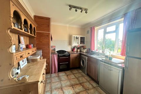 2 bedroom flat to rent, Cedars Road, Beckenham, Kent, BR3