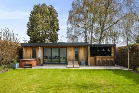 36 Bowes Hill, Rowland's Castle, PO9 6BP