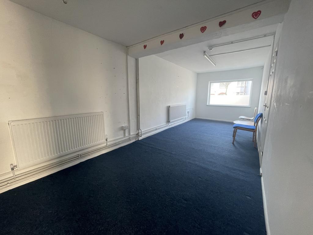 Roebuck Lane, West Bromwich, B70 Property to rent £1,300 pcm (£300 pw)