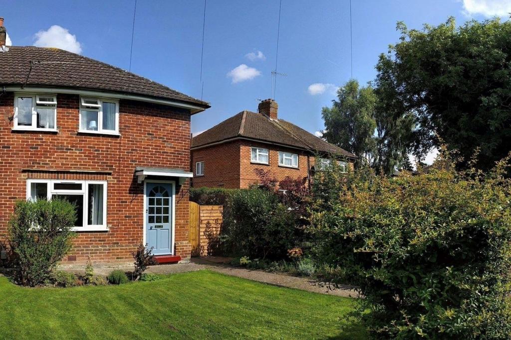 Magna Road, Englefield Green, Egham, Surrey, TW20 4 bed end of terrace