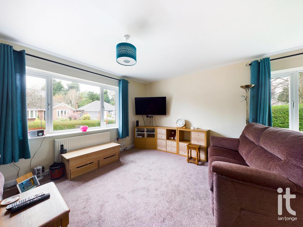 Hazelwood Road, Hazel Grove, Stockport, SK7 3 bed detached bungalow for