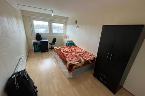 2 bedroom flat to rent, Dollery Drive, Birmingham B5