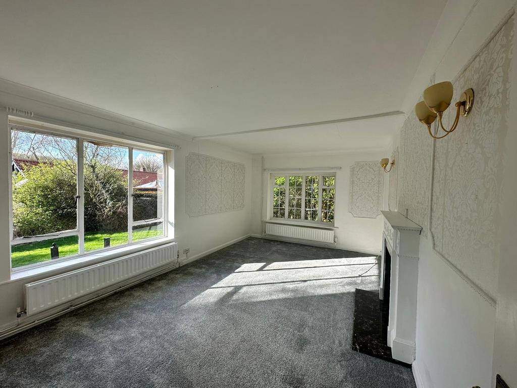 Duton Hill, Dunmow, Essex 2 bed bungalow £1,100 pcm (£254 pw)