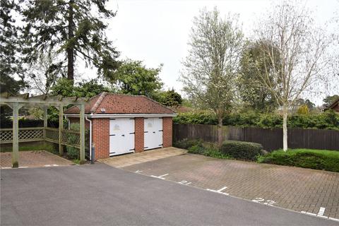 24 Foundry Close, Hook, RG27 9JD