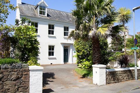 5 bedroom detached house for sale, La Route de Sausmarez, St Martin's, Guernsey, GY4