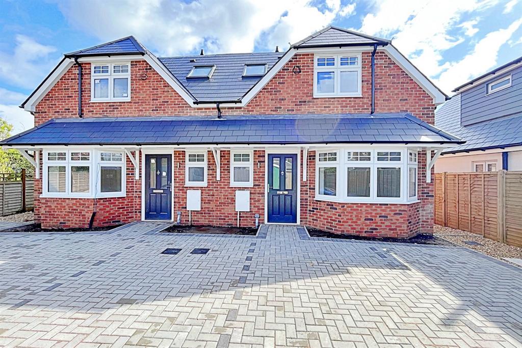 Wimborne 3 bed semidetached house for sale £485,000