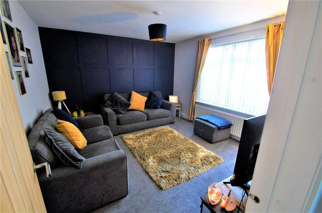 Oval Gardens, Alverstoke, Gosport, Hampshire, PO12 3 bed semidetached house for sale £300,000