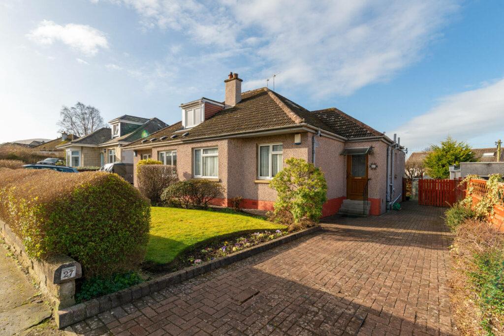 Pentland Gardens, Edinburgh EH10 2 bed semidetached bungalow £340,000