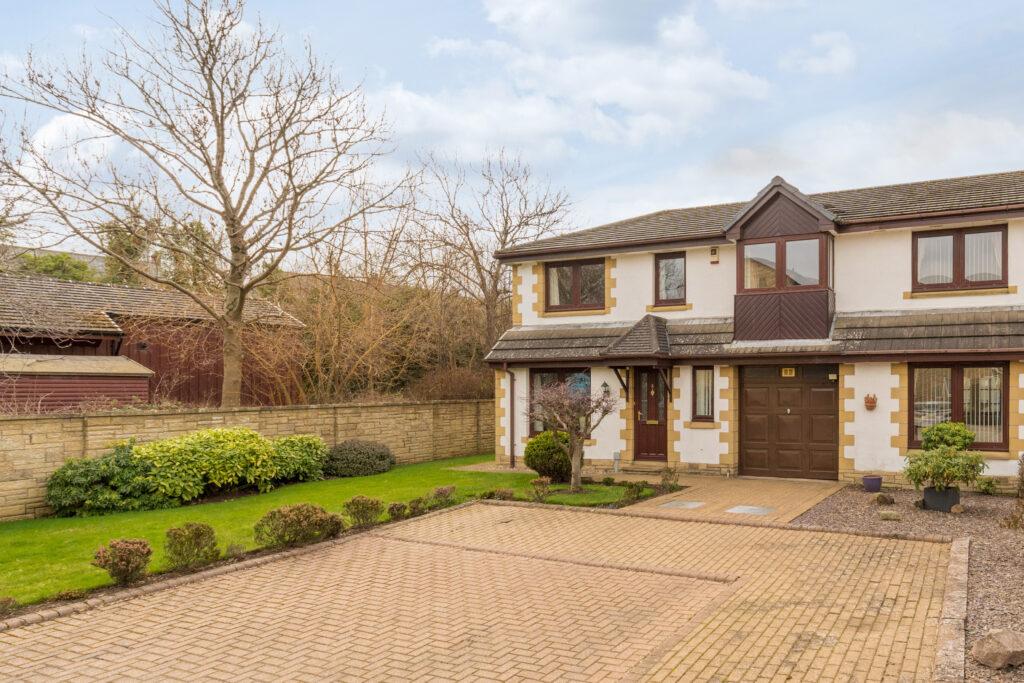 North Meggetland, Edinburgh EH14 4 bed end of terrace house £520,000