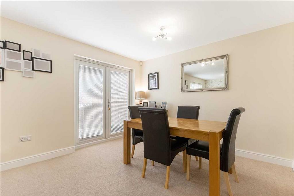 Dining Area (2)