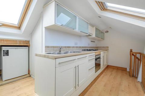 9a Pevensey Road, London, SW17 0HP