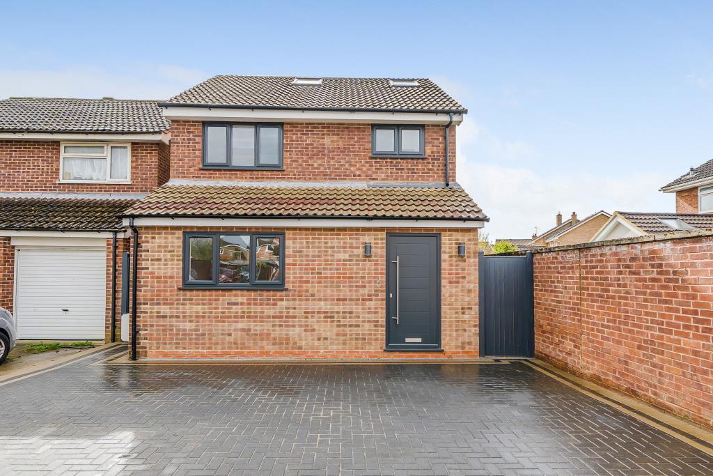 Turnberry Close, Bicester, OX26 3 bed detached house £2,000 pcm (£462 pw)