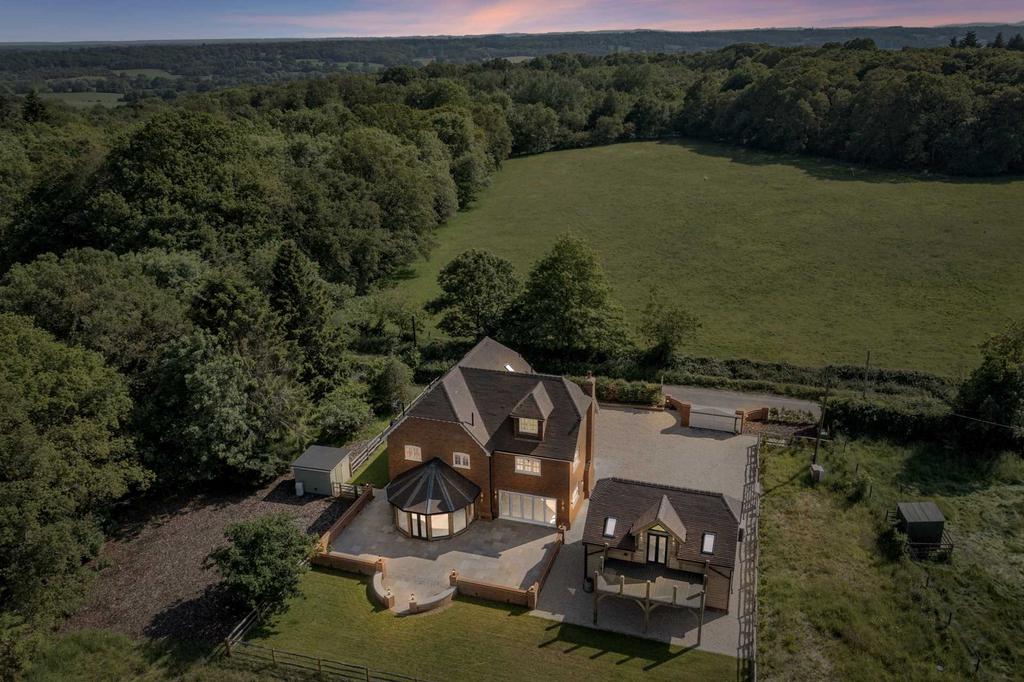 Bradfield, Berkshire 6 bed detached house for sale £2,050,000