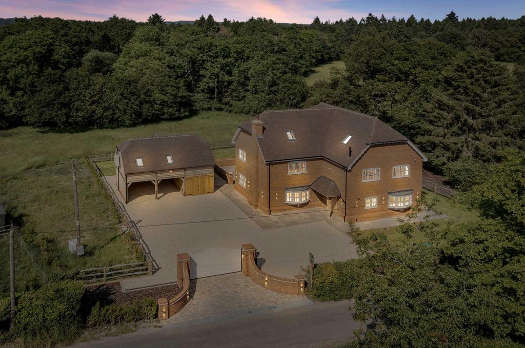 Bradfield, Berkshire 6 bed detached house for sale £2,050,000