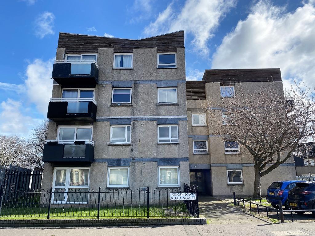 Kingsknowe Road North, Longstone... 2 bed flat - £925 pcm (£213 pw)