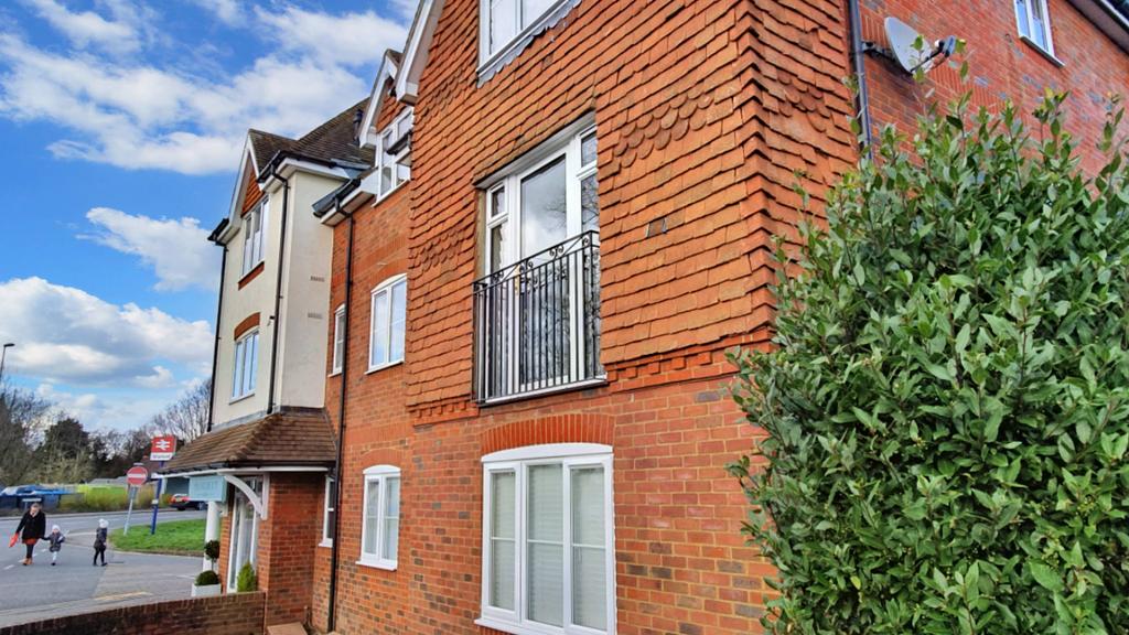 Kings Road, Shalford GU4 2 bed flat to rent £1,450 pcm (£335 pw)