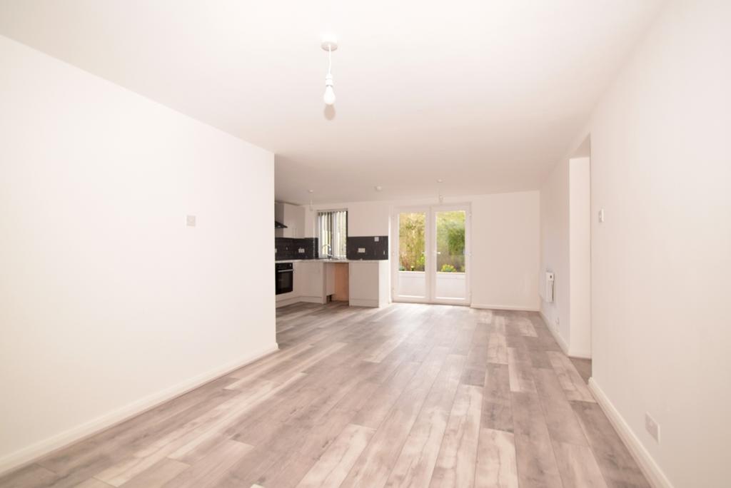 Brighton Road Hooley CR5 1 bed ground floor £1,250 pcm (£