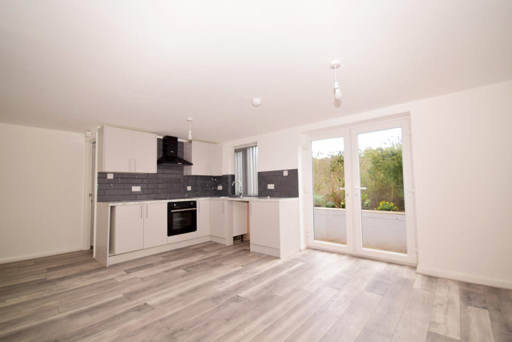 Brighton Road Hooley CR5 1 bed ground floor £1,250 pcm (£