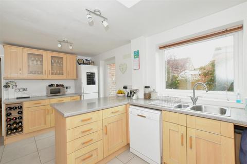 8 Arlington Crescent, East Preston, Littlehampton, BN16 1DL