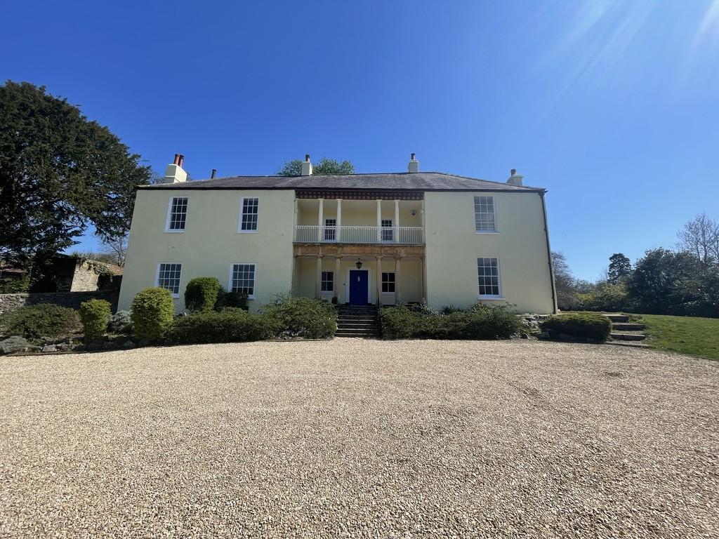 Cleeve, North Somerset 5 bed detached house £4,000 pcm (£923 pw)