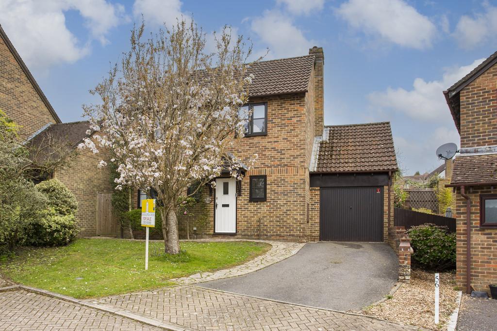 Bridger Way, Crowborough 3 bed detached house £489,000