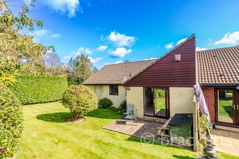 Beacon Close, Crowborough 2 bed bungalow for sale £225,000