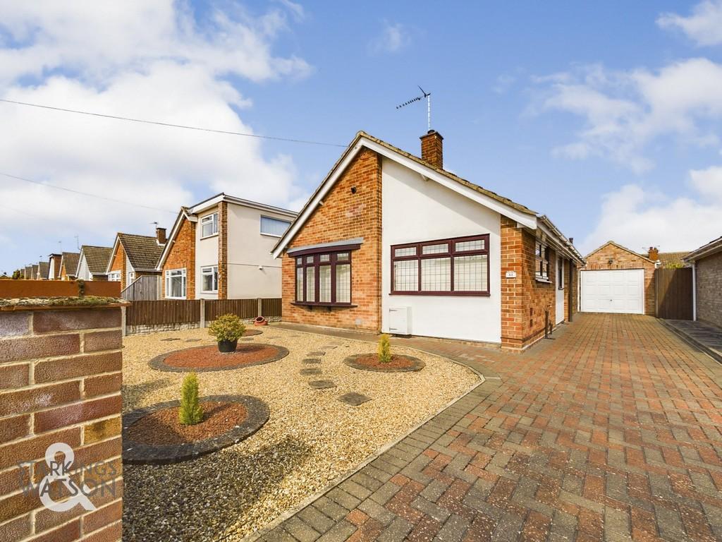 Holly Avenue, Bradwell, Great Yarmouth 2 bed detached bungalow for sale