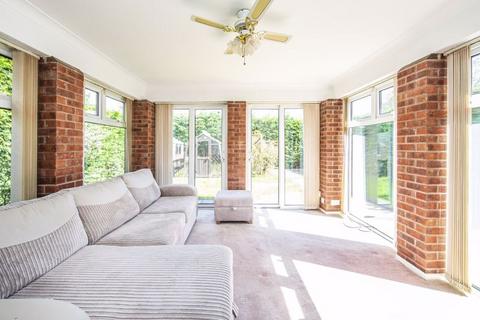 2 bedroom bungalow for sale - Waverton Close, Hough