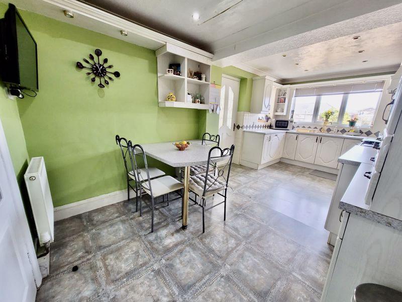 Elizabeth Walk, Tipton 4 bed semidetached house for sale £280,000