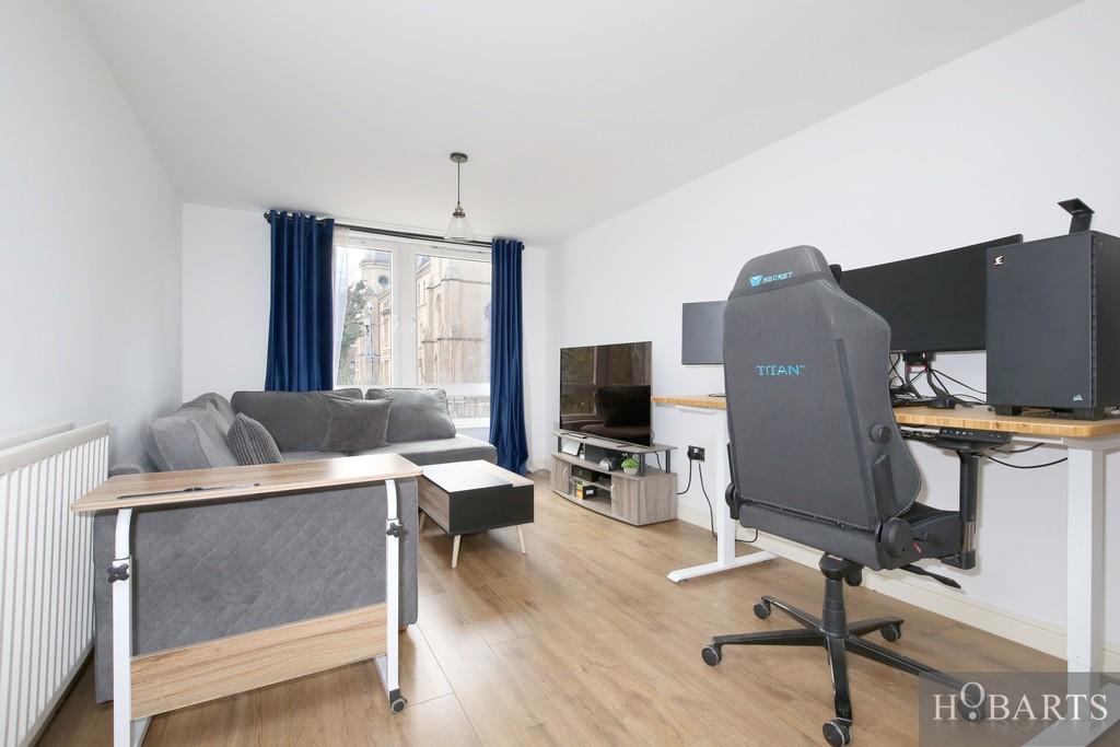 Winkfield Road, Wood Green, N22 1 bed apartment for sale £320,000