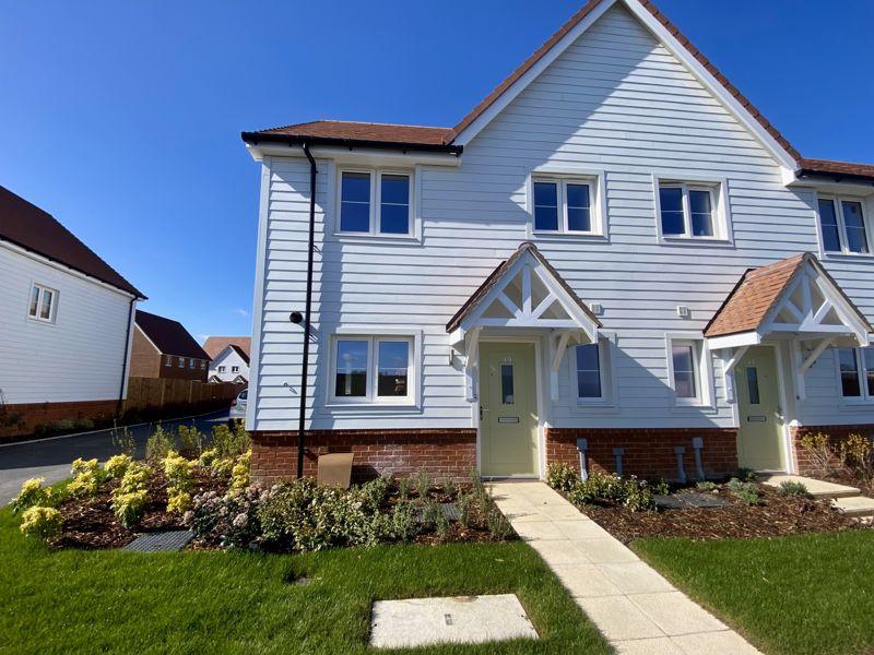 Hazel Close, Paddock Wood 3 bed semidetached house to rent £1,850 pcm (£427 pw)
