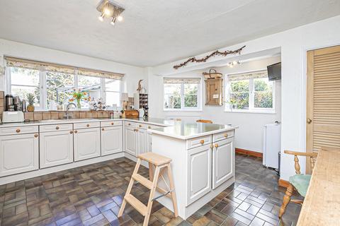 Weblands Epping Road, Roydon, Harlow, CM19 5HU