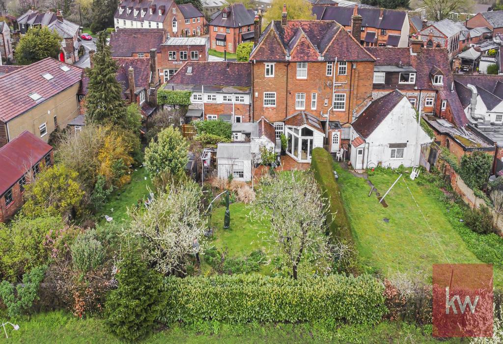 High Street, Lane End, Buckinghamshire, HP14 3 bed terraced house for