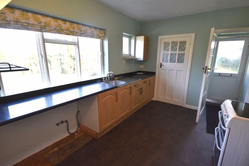 Clee Hill Road, Tenbury Wells 2 bed detached bungalow £975 pcm (£225 pw)