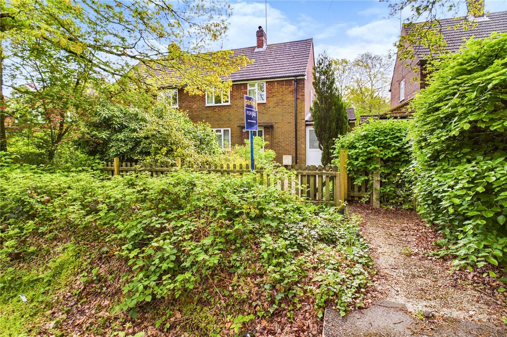 Reading Road, Burghfield Common, Reading, Berkshire, RG7 3 bed semi