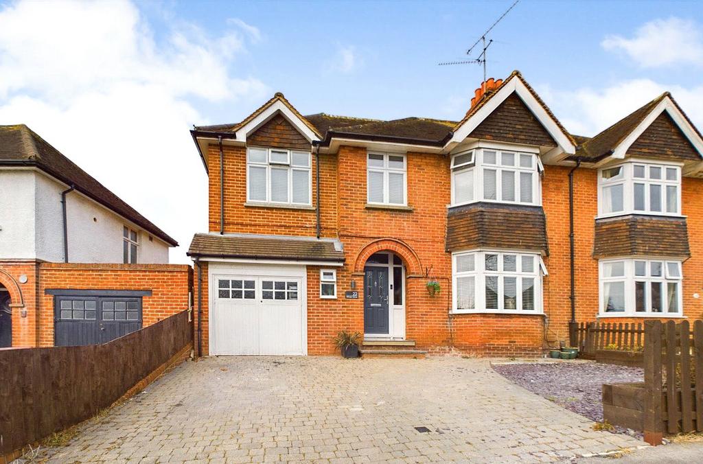 Winser Drive, Reading, Berkshire, RG30 5 bed semidetached house £