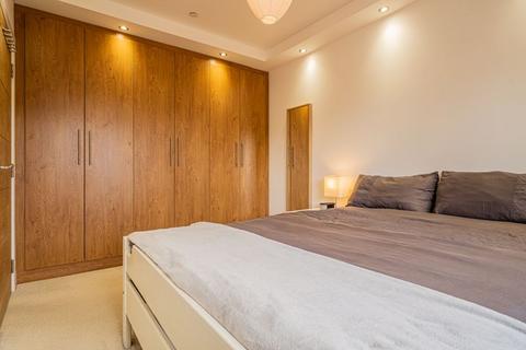 2 bedroom flat for sale, Uxbridge Road, Pinner
