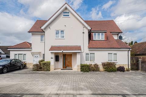 2 bedroom flat for sale, Uxbridge Road, Pinner
