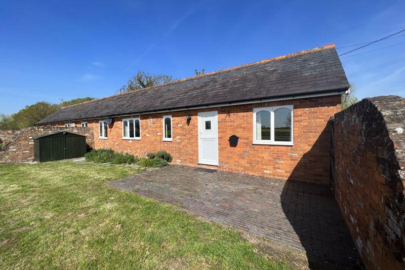 Brookland, Romney Marsh 2 bed barn conversion £1,100 pcm (£254 pw)