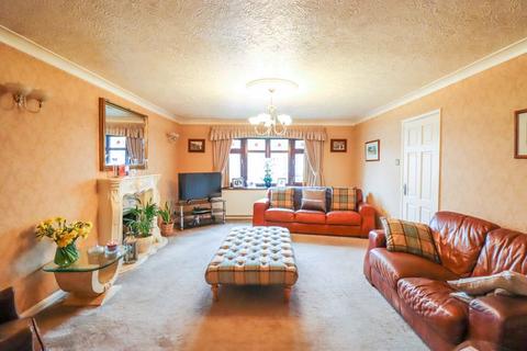 1 Bradley Close, Benfleet, SS7 3AQ