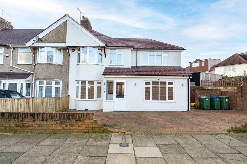 Cumberland Avenue, Welling DA16 4 bed semidetached house £2,700 pcm (£623 pw)