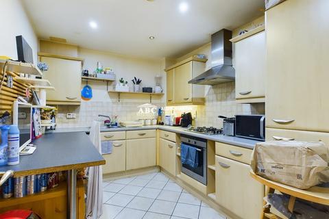 2 bedroom apartment for sale, Great North Way, London, NW4