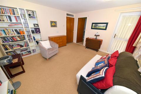 2 bedroom retirement property for sale - Court Oak Road, Birmingham B17