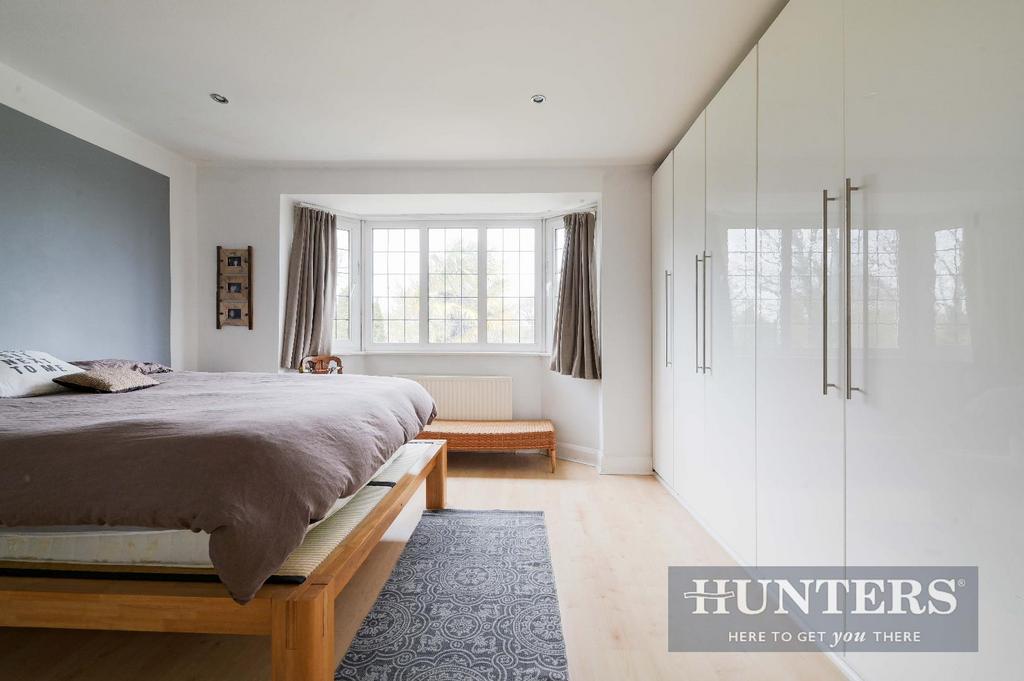 86 Motspur Park15.jpg